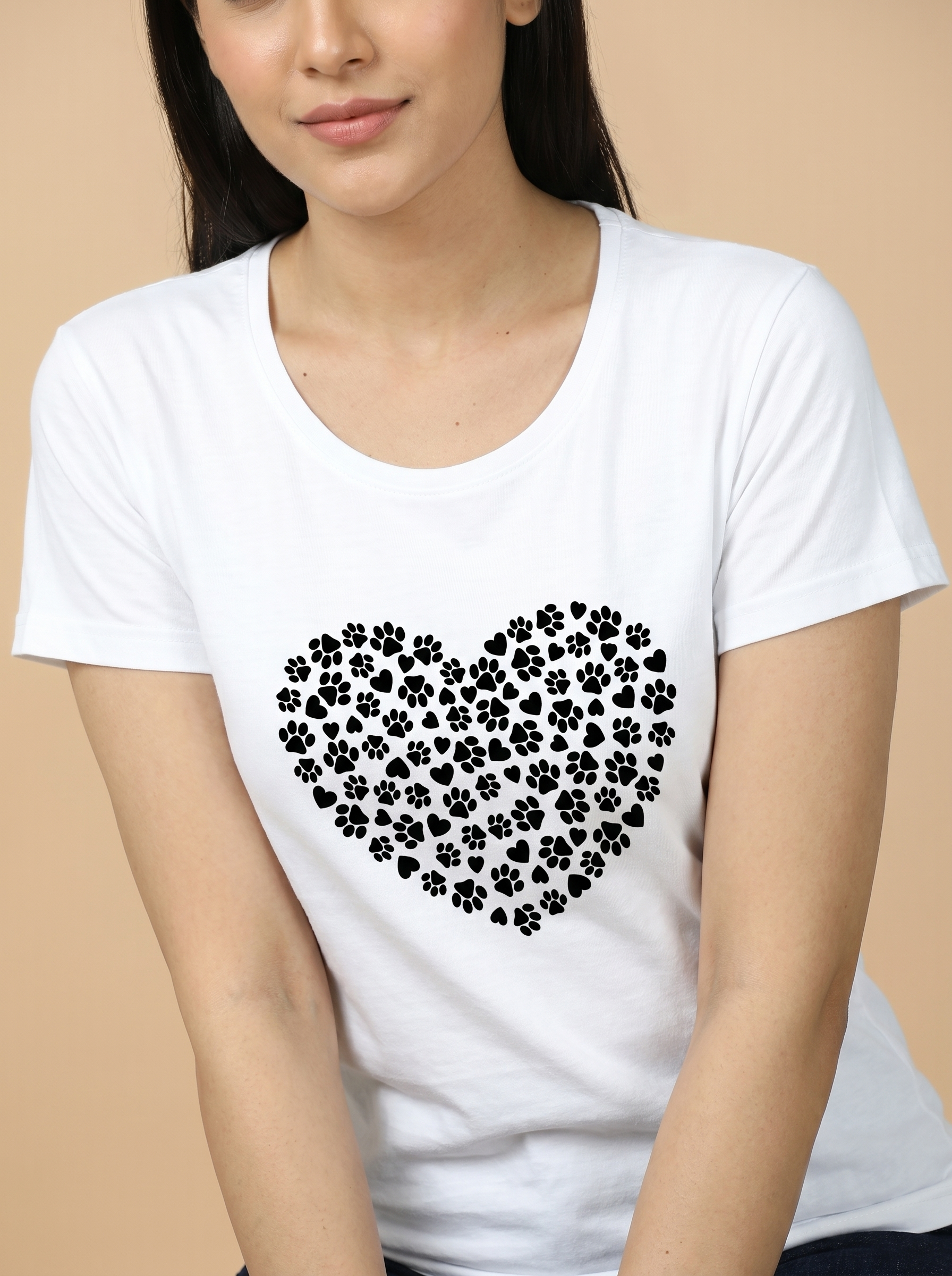 PAW PRINT HEART GRAPHIC WOMEN'S CLASSIC TEE